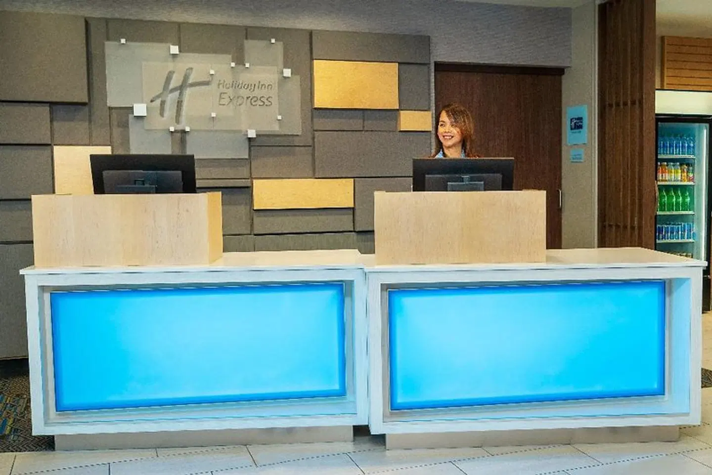 Holiday Inn Express & Suites Las Vegas - E Tropicana by IHG Hallenbad