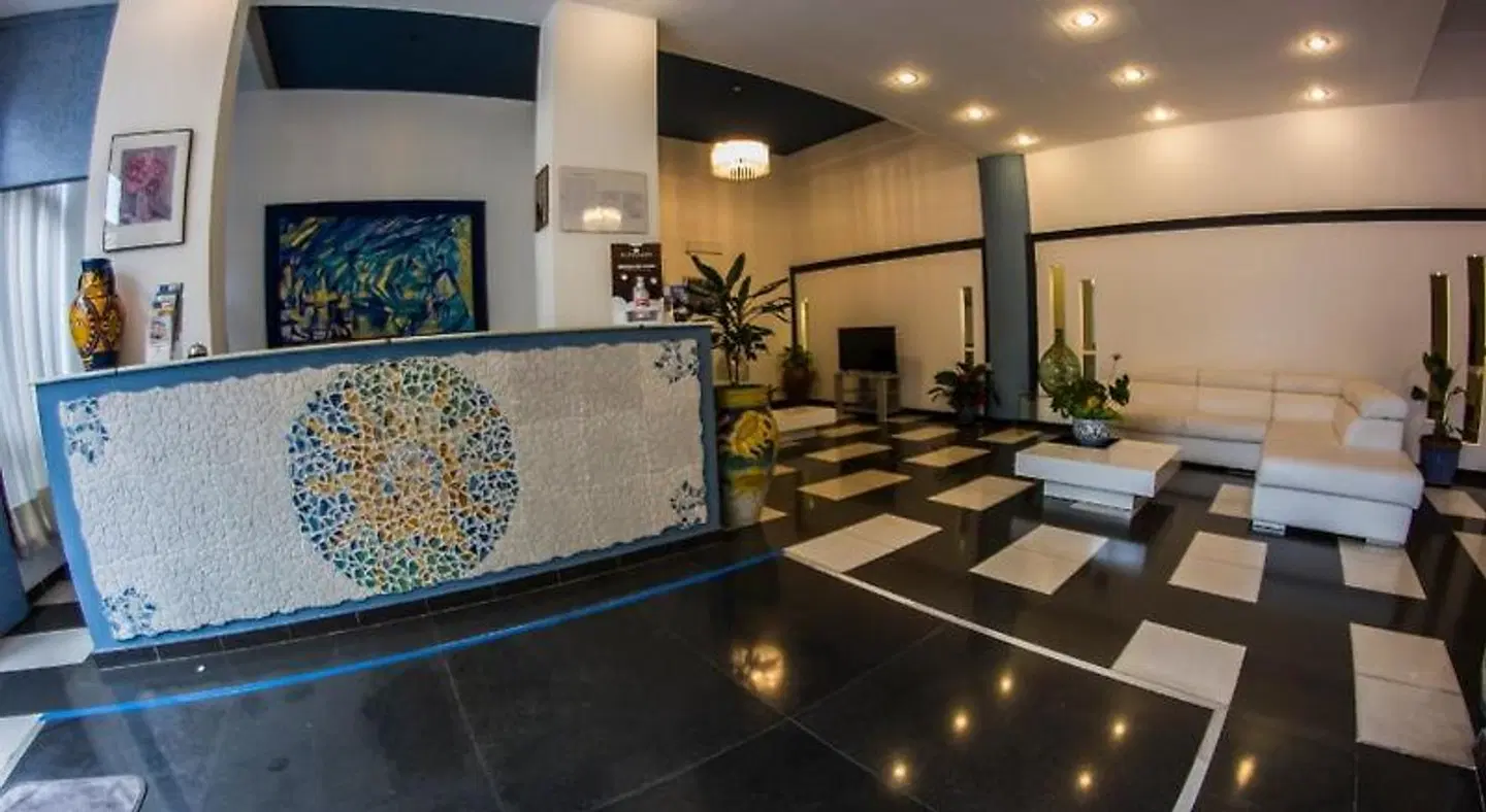 La Piramide LOUNGE_LOBBY