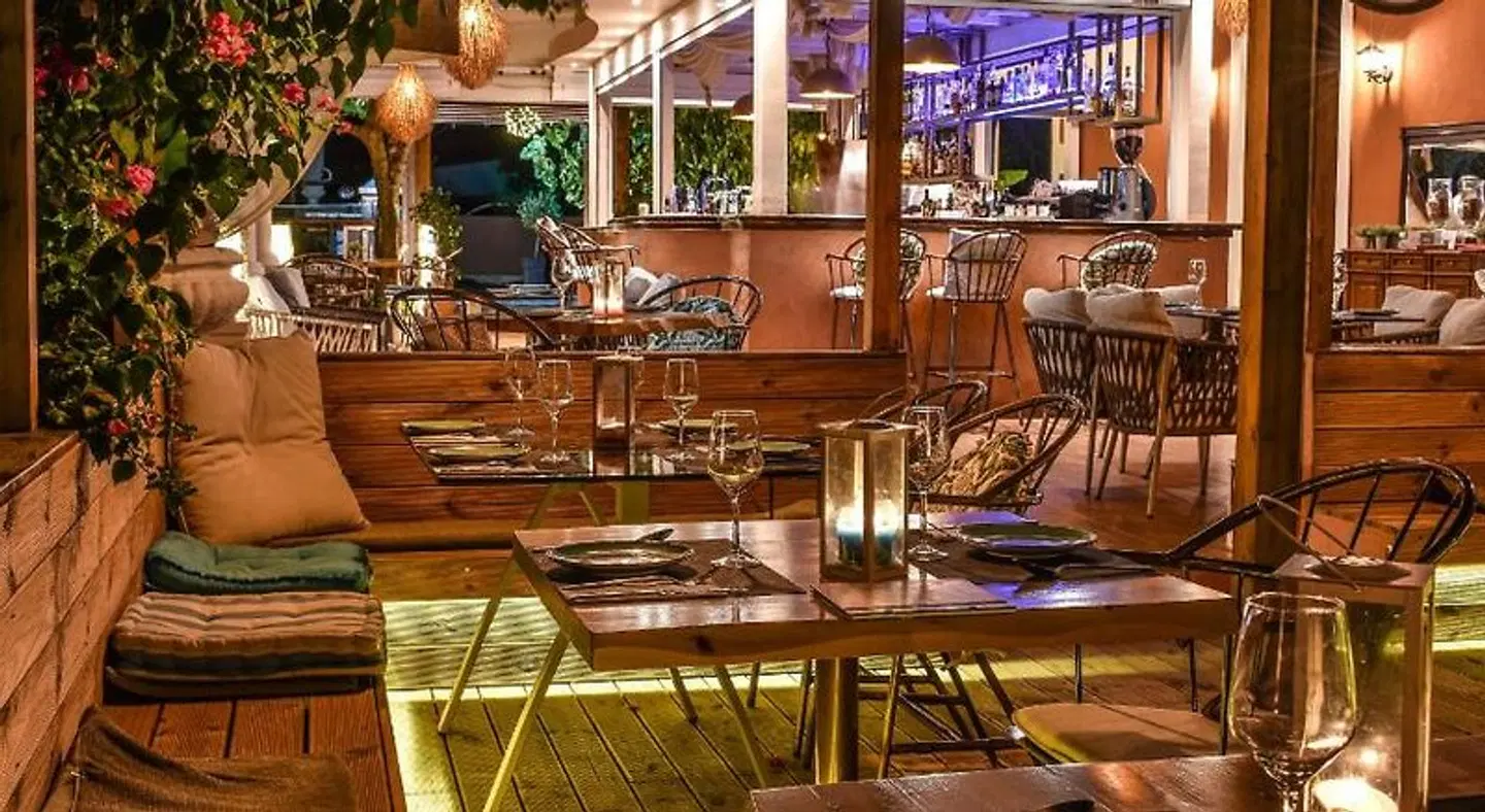 Aeolos Boutique Hotel & Suites Bar