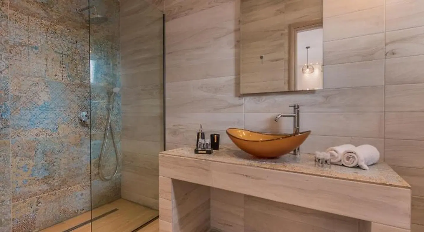 Aeolos Boutique Hotel & Suites Badezimmer