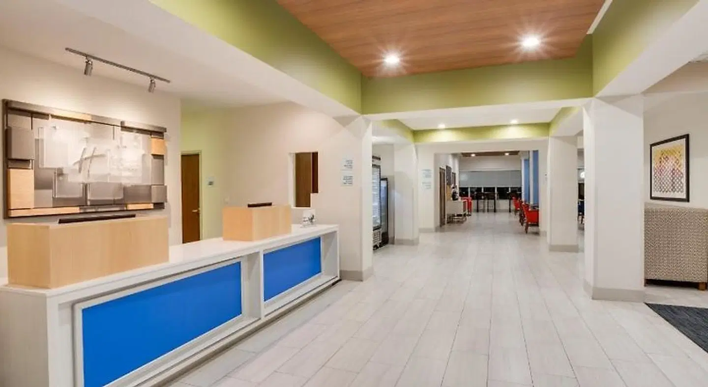 Holiday Inn Express & Suites Tampa-Fairgrounds-Casino by IHG LOUNGE_LOBBY