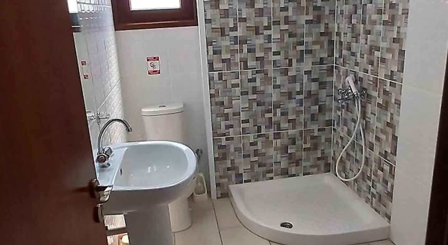 Lakis Court Badezimmer