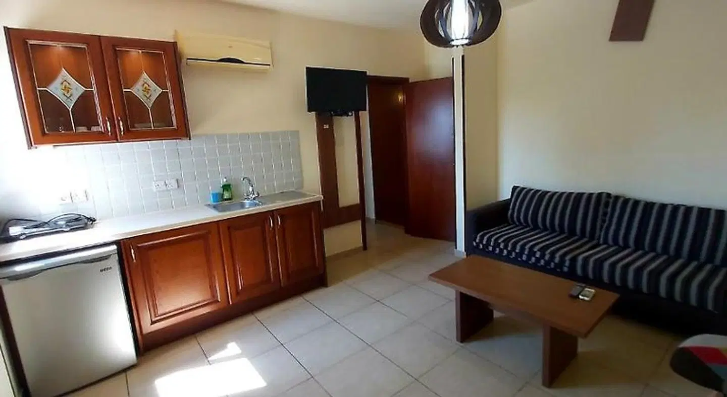 Lakis Court ROOM_EXAMPLE