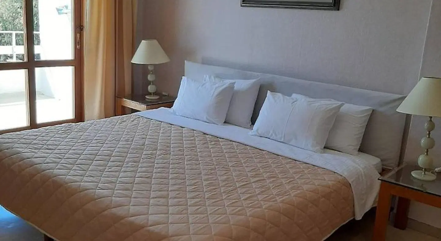 Elman Hotel ROOM_EXAMPLE