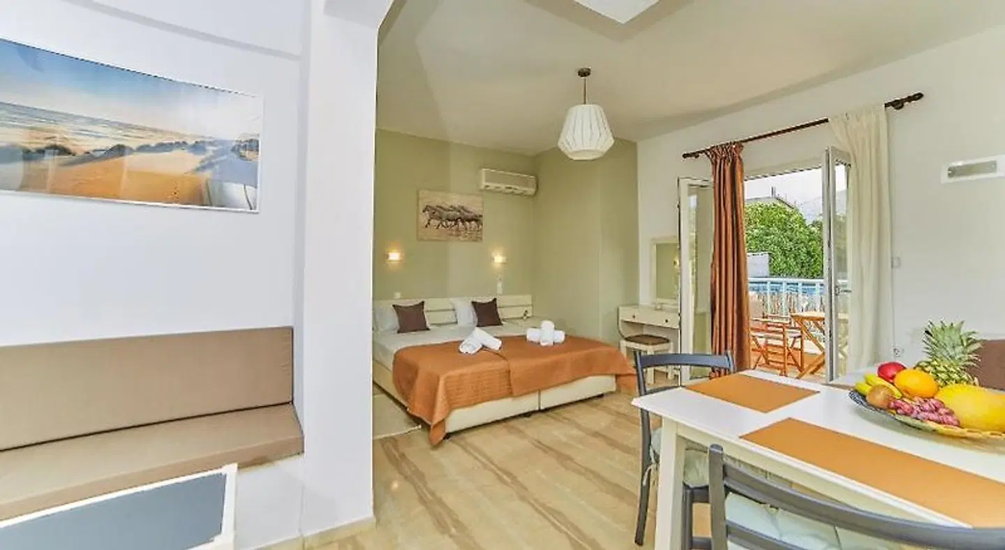 Sunset Apartments ROOM_EXAMPLE