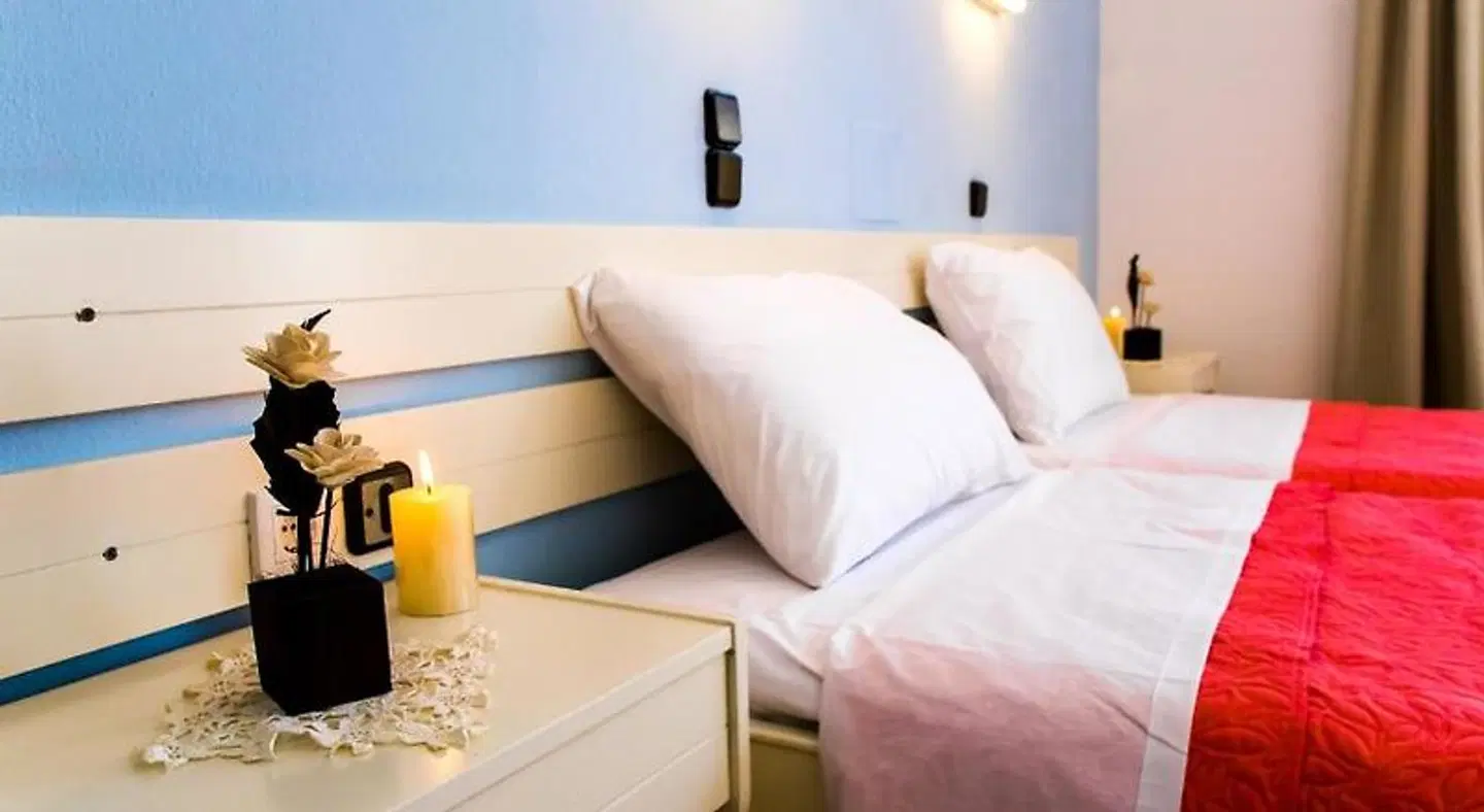 Sunset Apartments ROOM_EXAMPLE