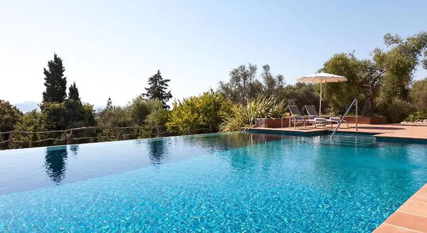 Llenaire OUTDOOR_POOL