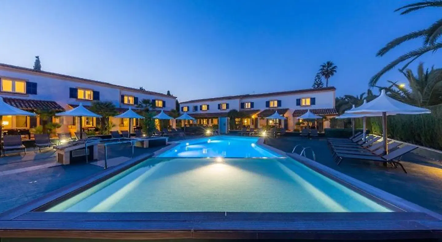 Apartamentos Iris OUTDOOR_POOL