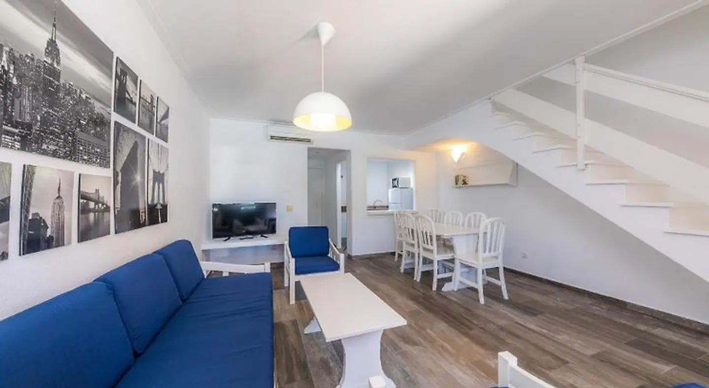 Apartamentos Iris Bar
