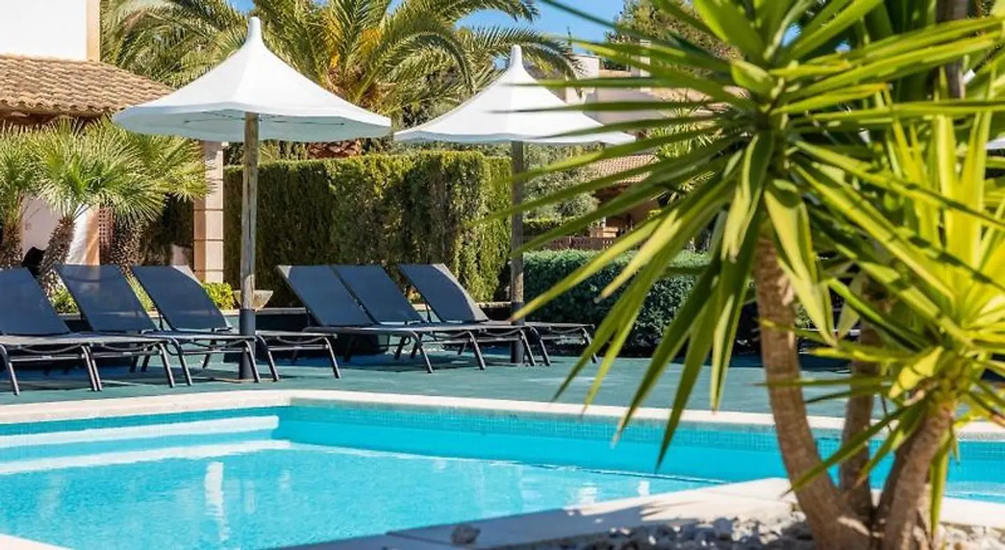 Apartamentos Iris OUTDOOR_POOL