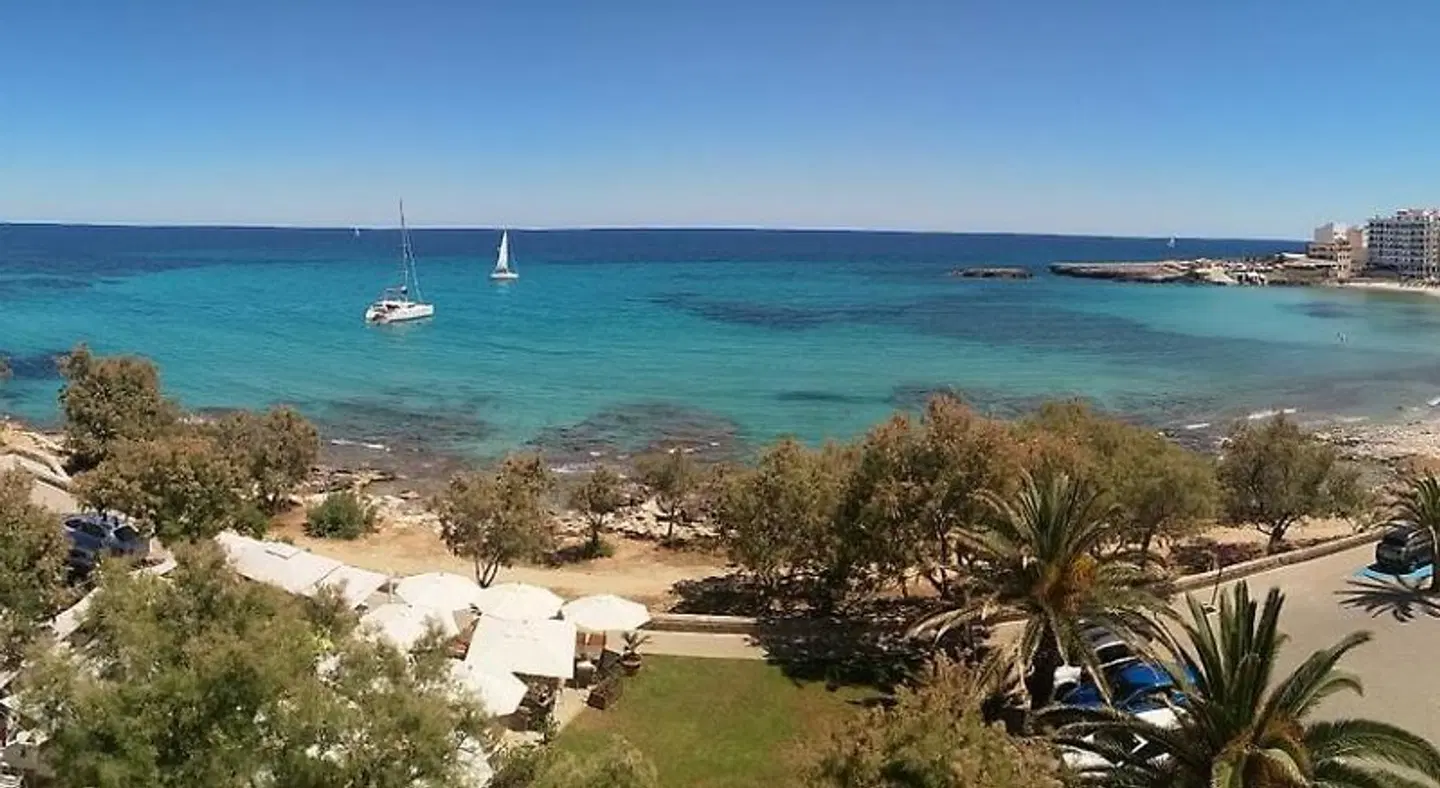Amena Mar Strand
