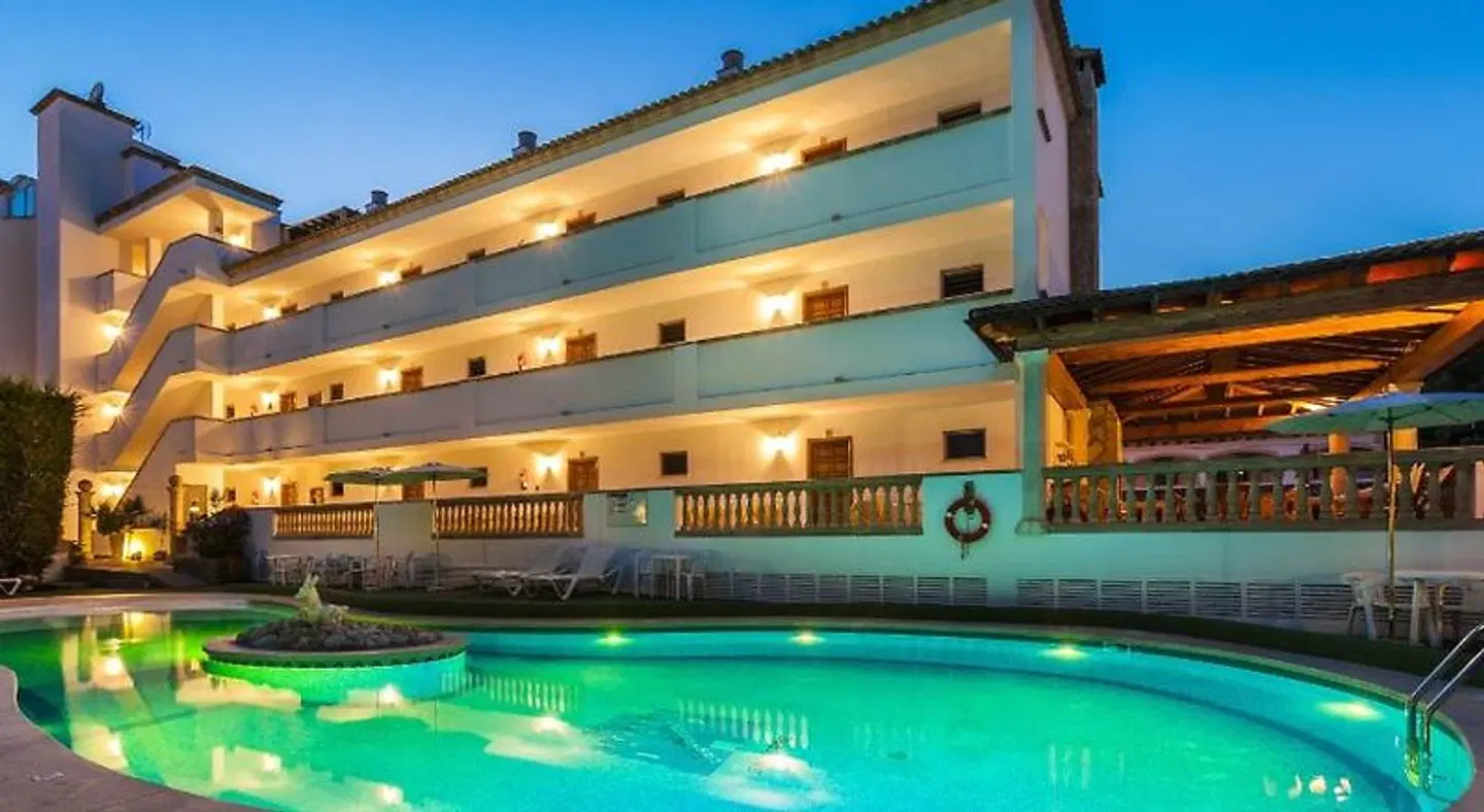 Apartamentos Sa Torre OUTDOOR_POOL
