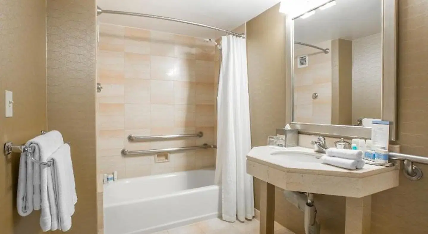 Omni Los Angeles Hotel at California Plaza Badezimmer