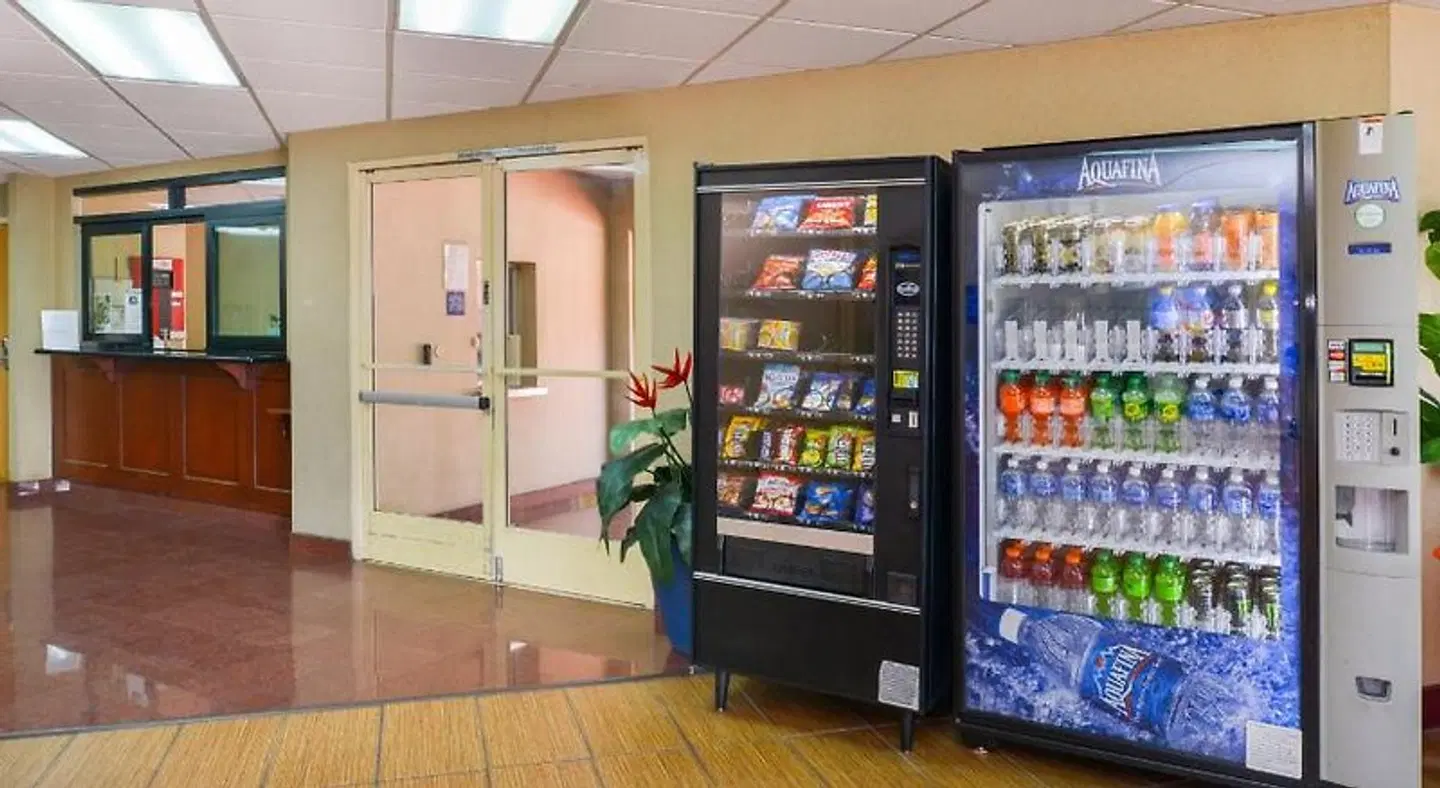 H3 Inn & Suites LOUNGE_LOBBY