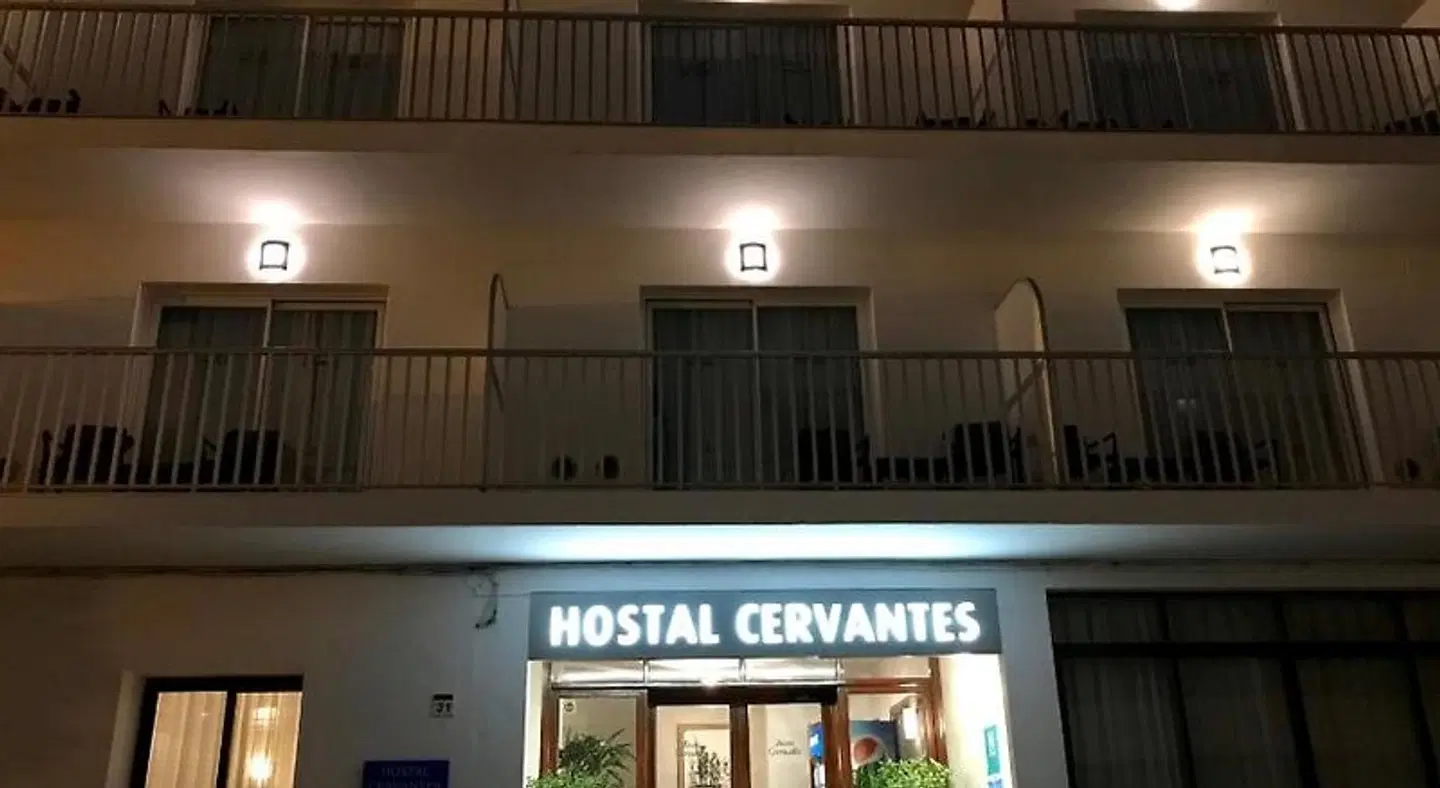 Cervantes Hostal EXTERIOR