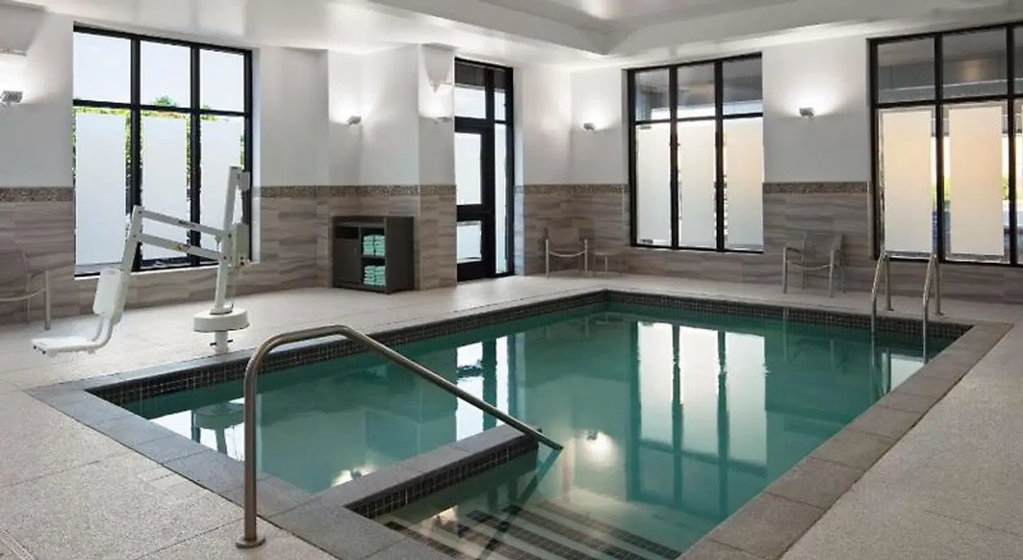 TownePlace Suites by Marriott Boston Logan Airport/Chelsea Hallenbad