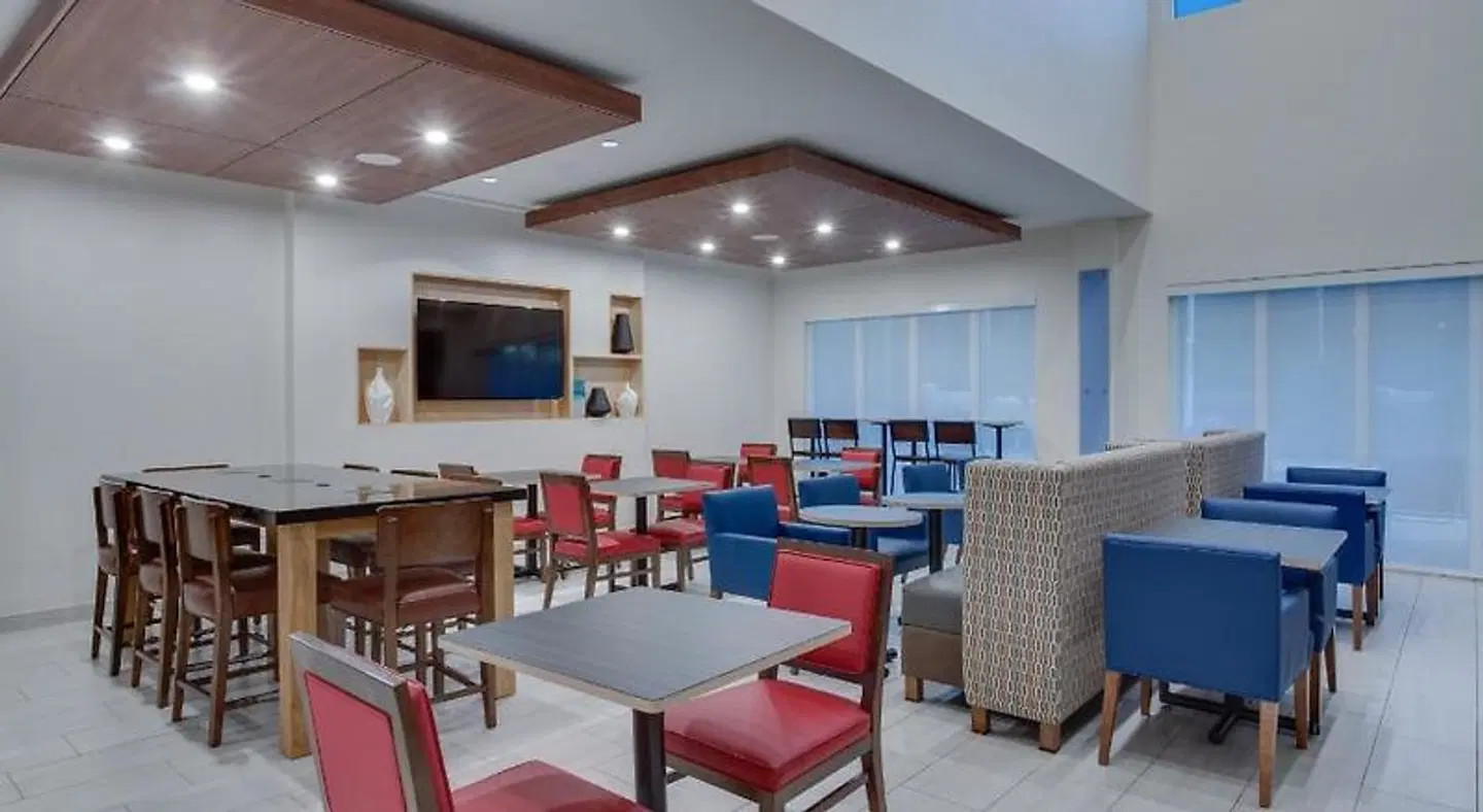 Holiday Inn Express & Suites Ft. Lauderdale Airport/Cruise by IHG Bar