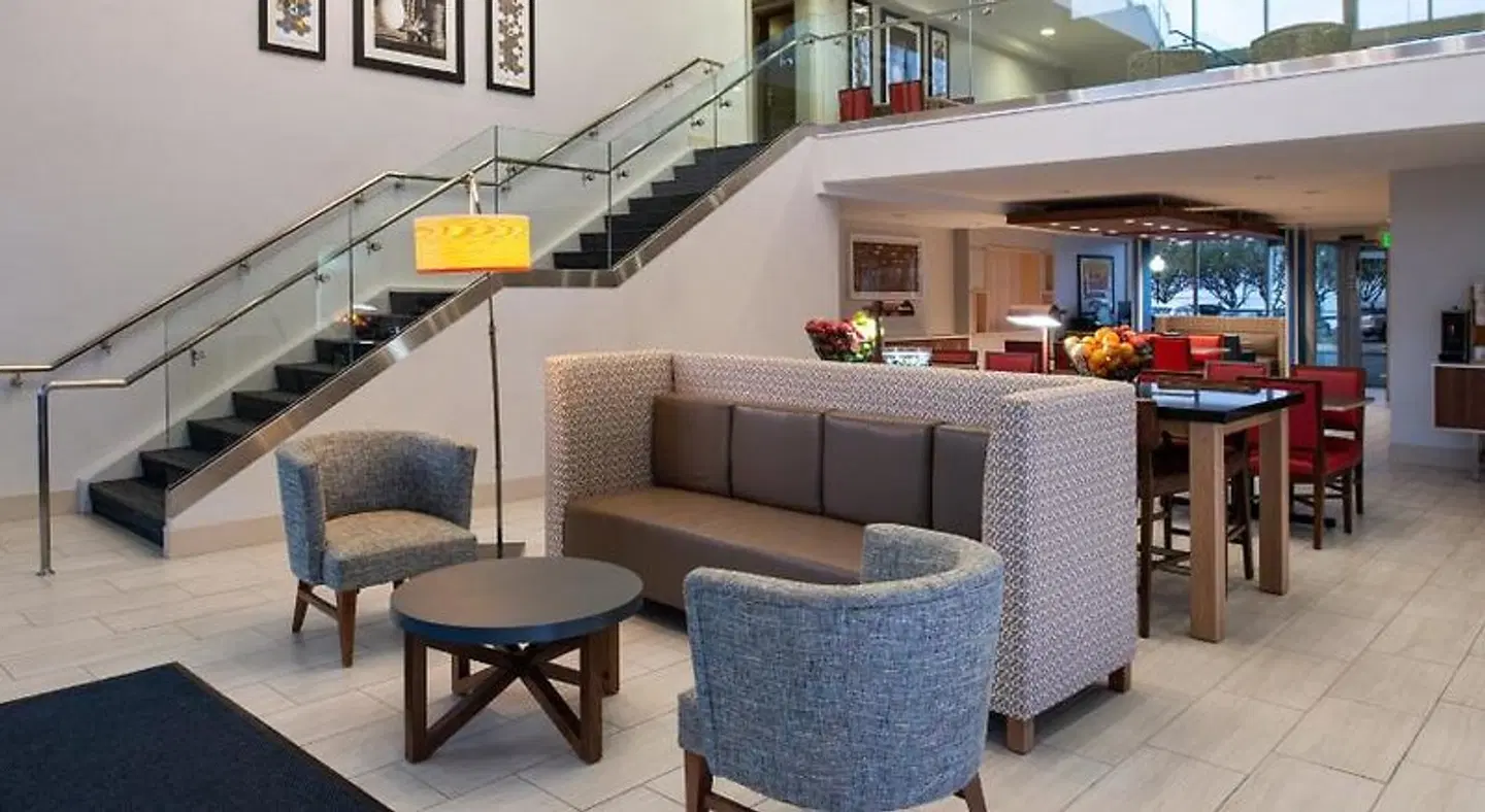 Holiday Inn Express San Francisco - Airport South by IHG LOUNGE_LOBBY