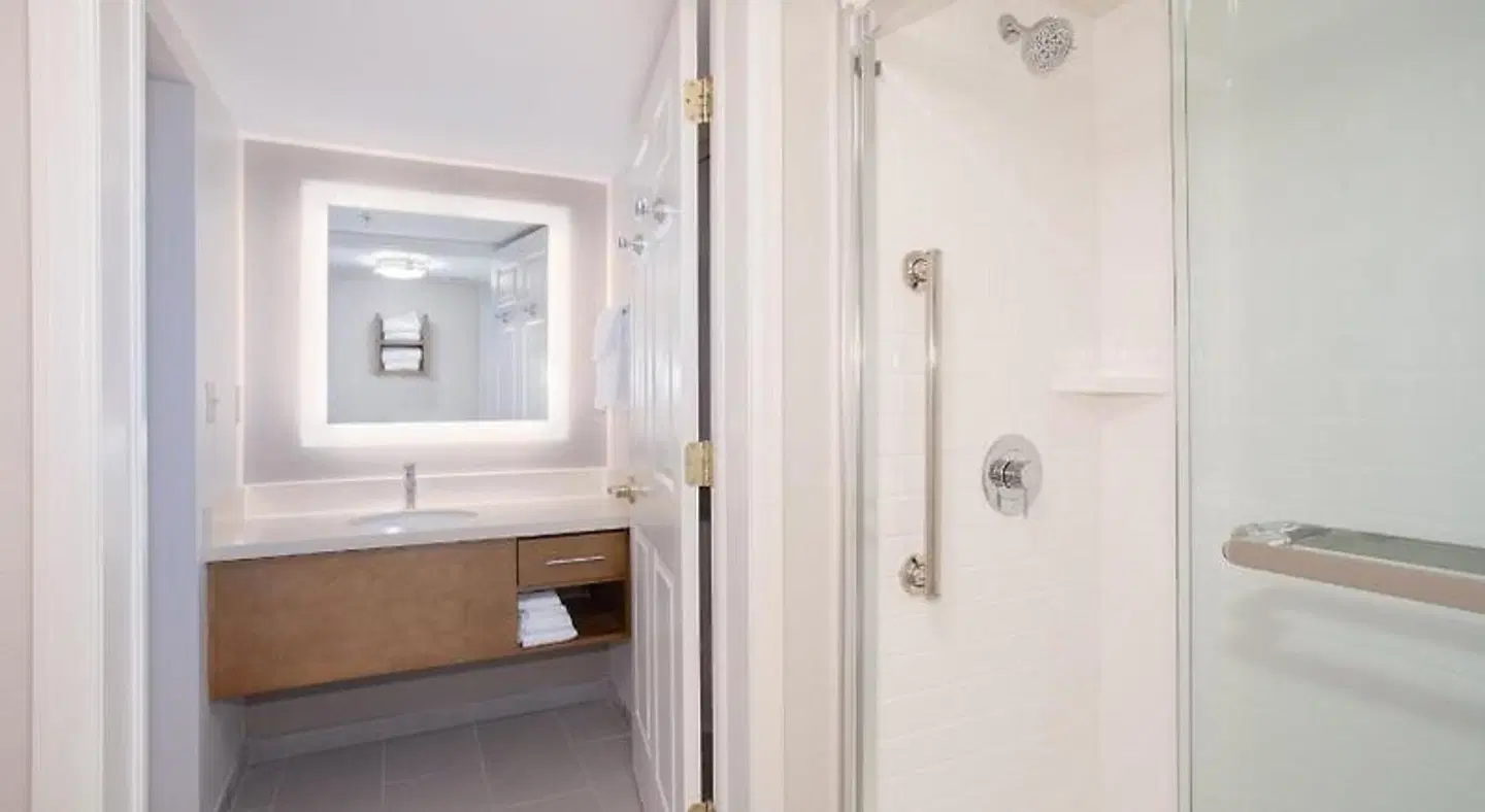 Staybridge Suites Denver International Airport by IHG Badezimmer