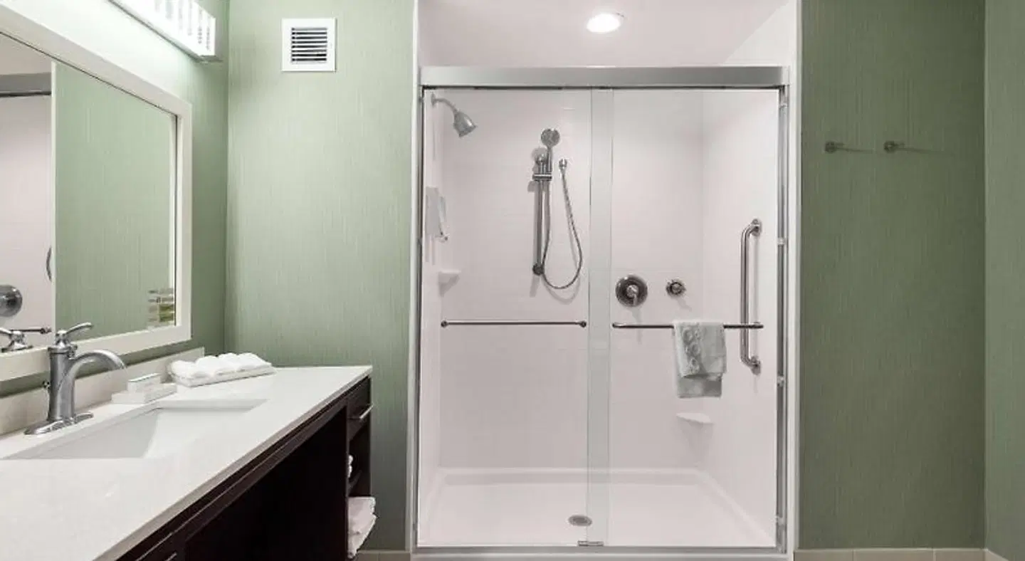 Home2 Suites by Hilton Ft. Lauderdale Airport-Cruise Port Badezimmer