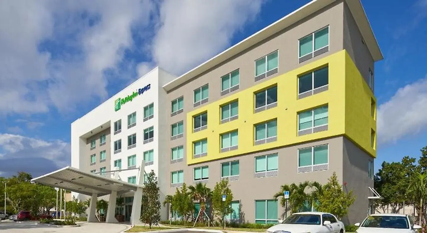Holiday Inn Express & Suites Doral - Miami by IHG EXTERIOR