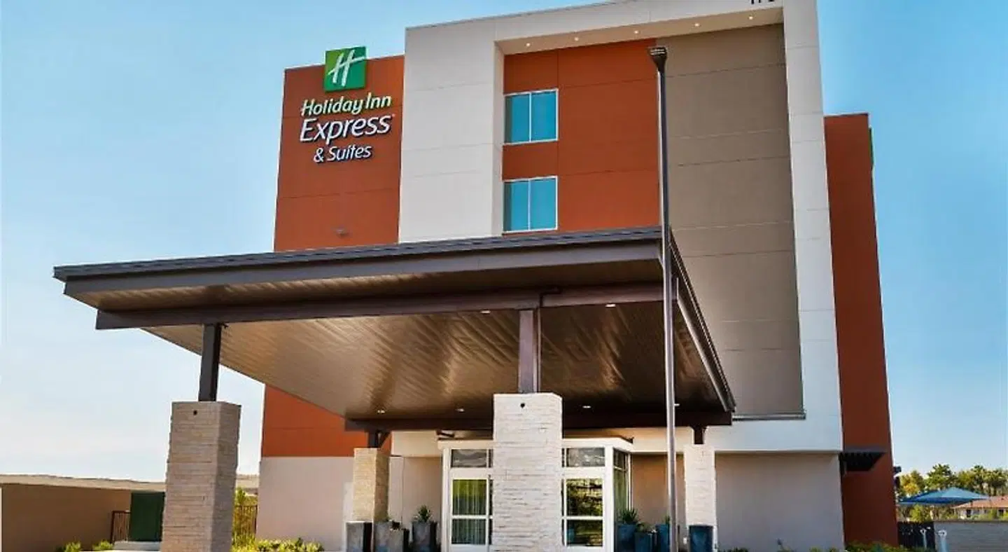 Holiday Inn Express & Suites Las Vegas - E Tropicana by IHG EXTERIOR