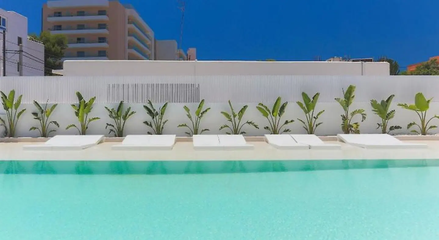 Sunrise Suites OUTDOOR_POOL