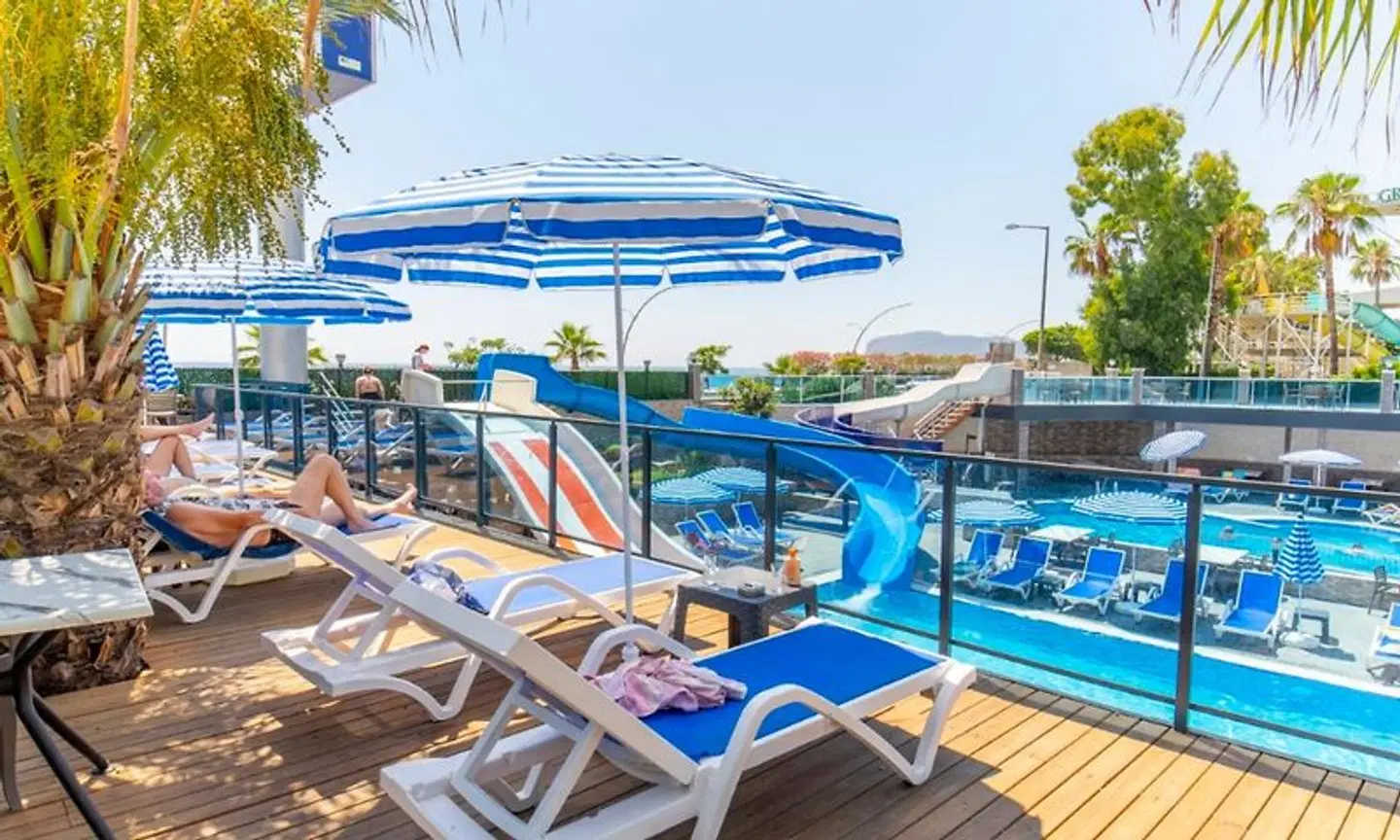 Relax Beach Hotel Terrasse