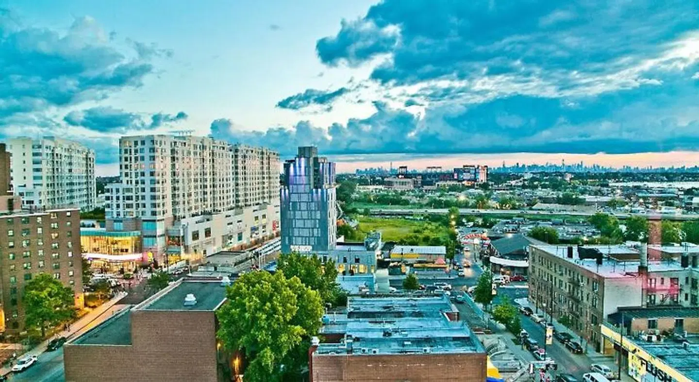 Hyatt Place Flushing/LaGuardia Airport EXTERIOR