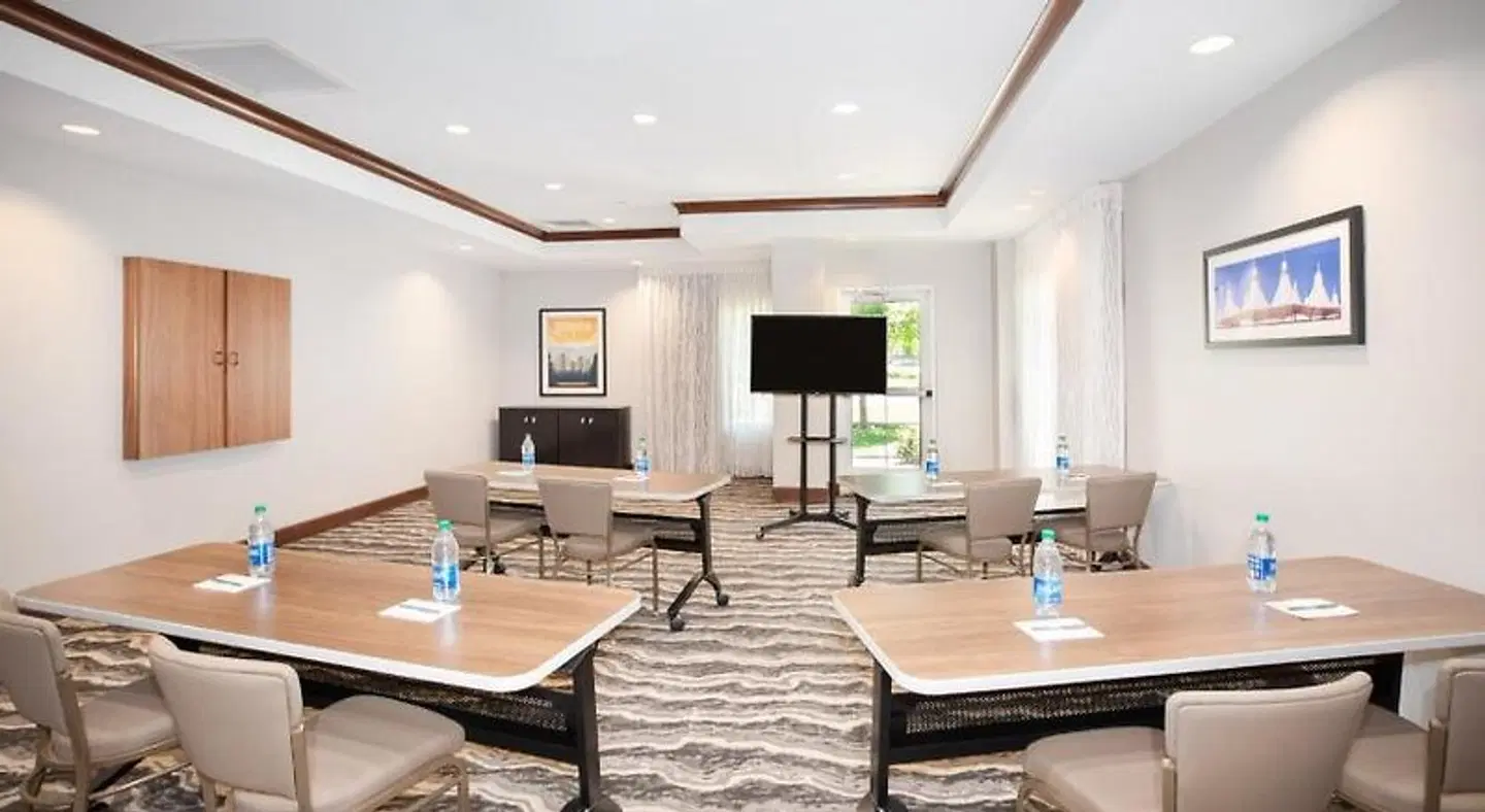 Staybridge Suites Denver International Airport by IHG Konferenz