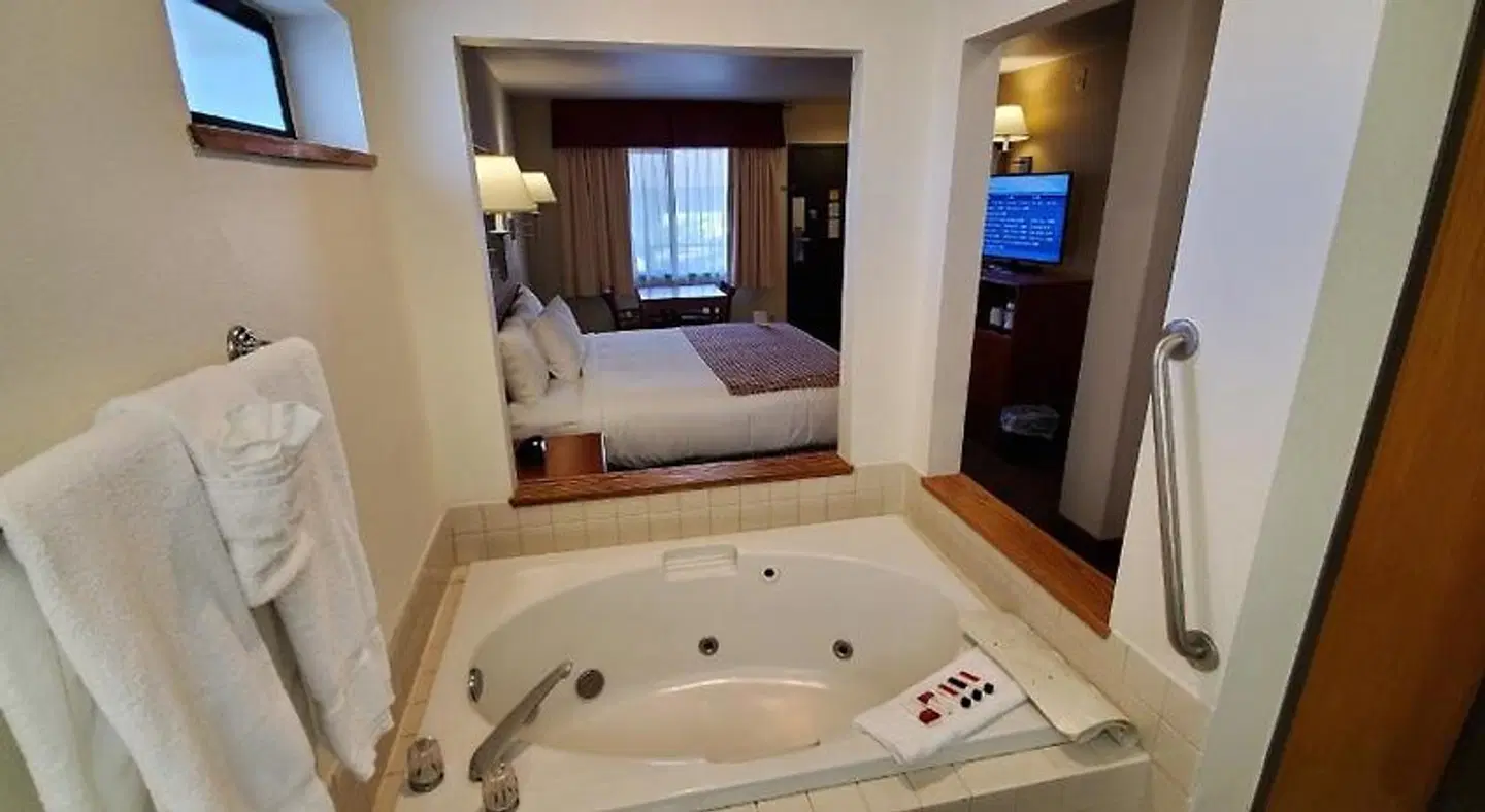 Baymont by Wyndham Seattle/Kirkland WA Badezimmer