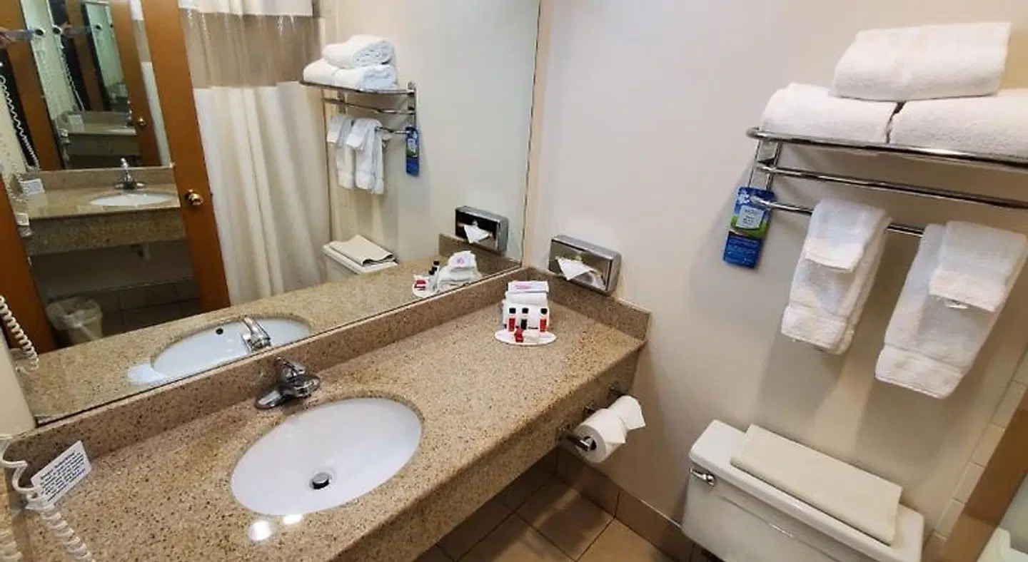Baymont by Wyndham Seattle/Kirkland WA Badezimmer