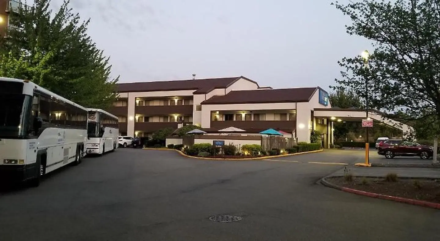 Baymont by Wyndham Seattle/Kirkland WA EXTERIOR