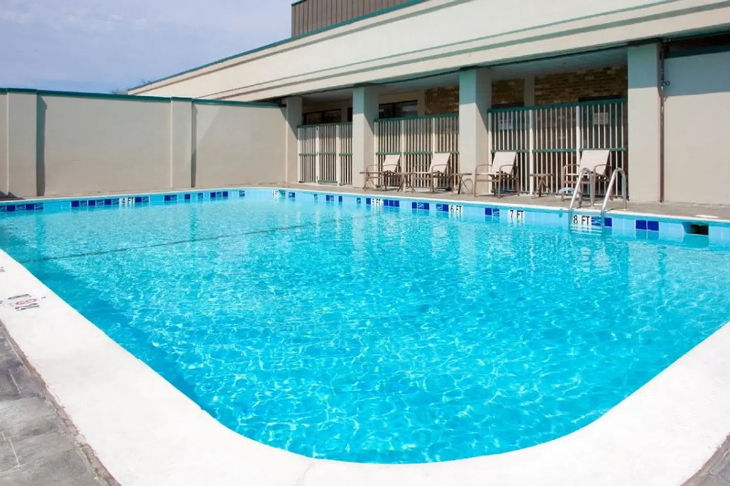 Holiday Inn Express Washington DC SW - Springfield by IHG OUTDOOR_POOL