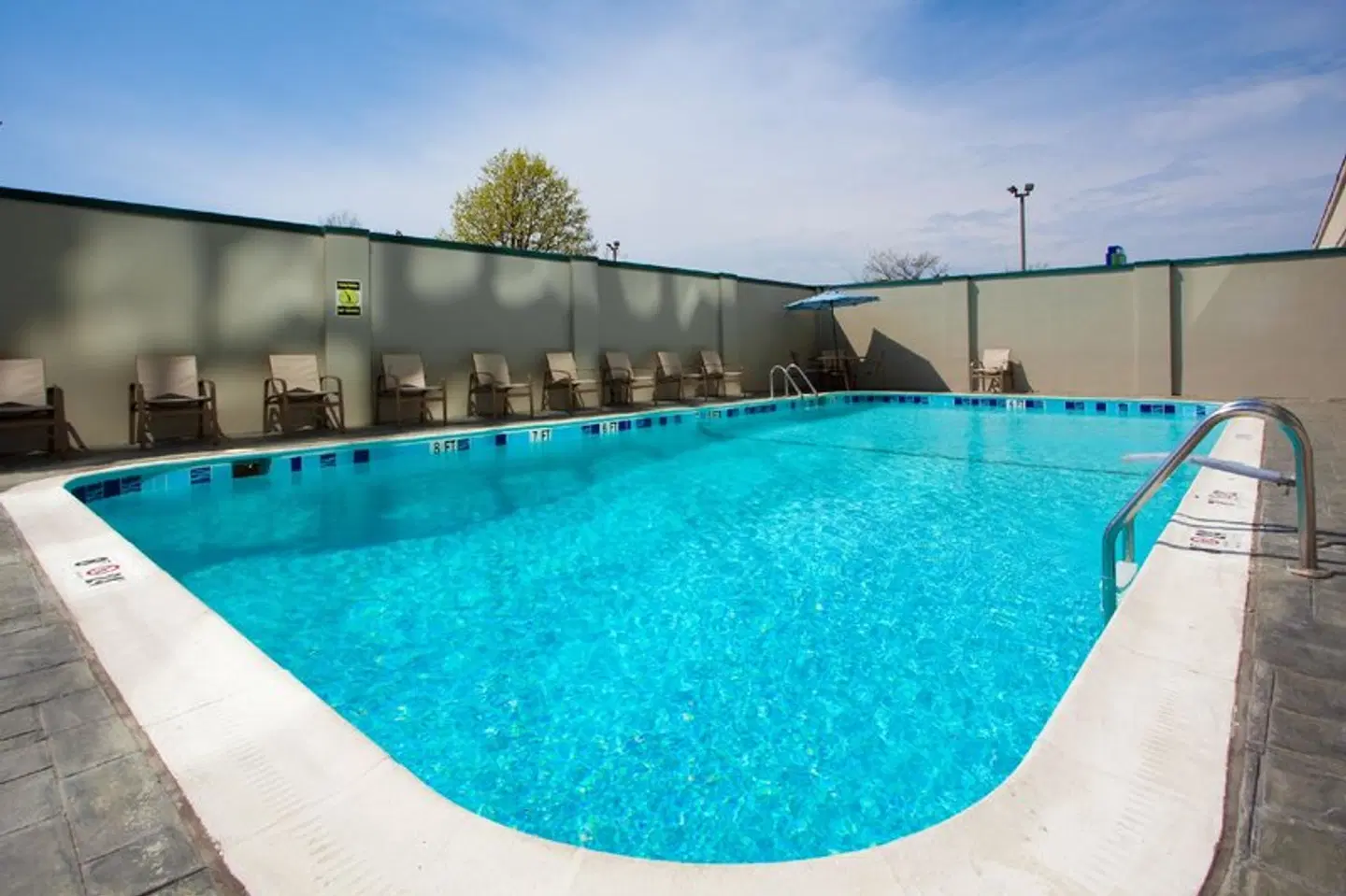 Holiday Inn Express Washington DC SW - Springfield by IHG OUTDOOR_POOL