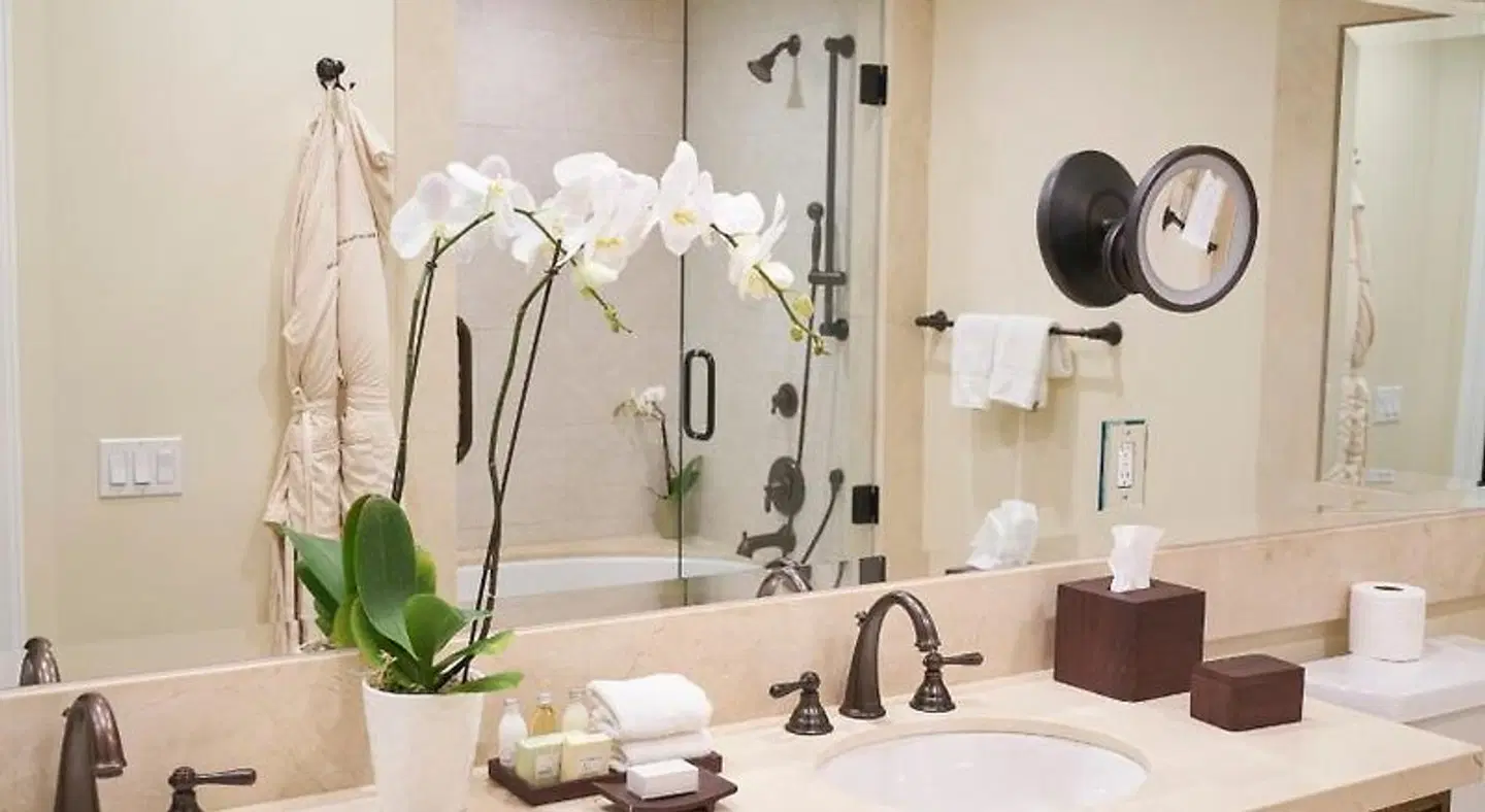 Westlake Village Inn Badezimmer