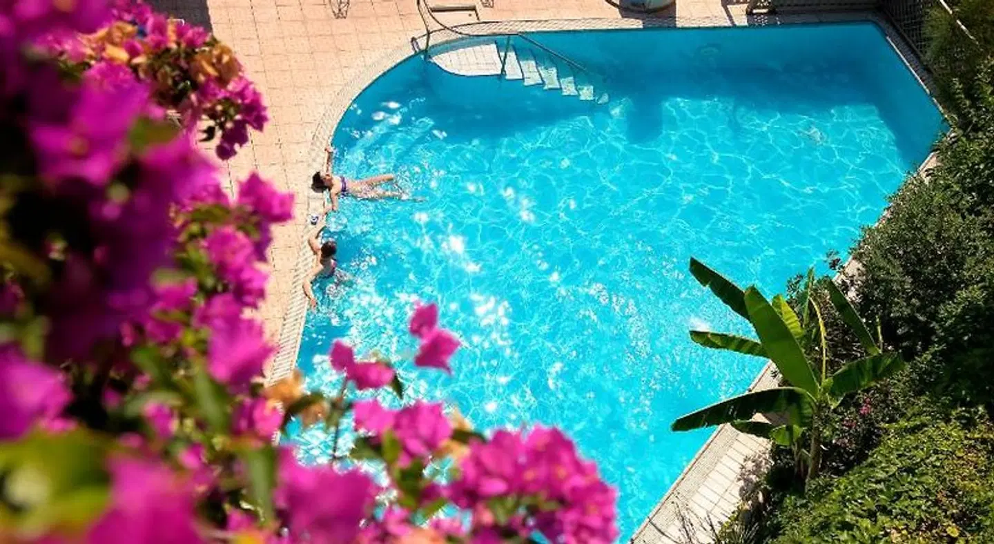 Bellevue Benessere & Relax OUTDOOR_POOL