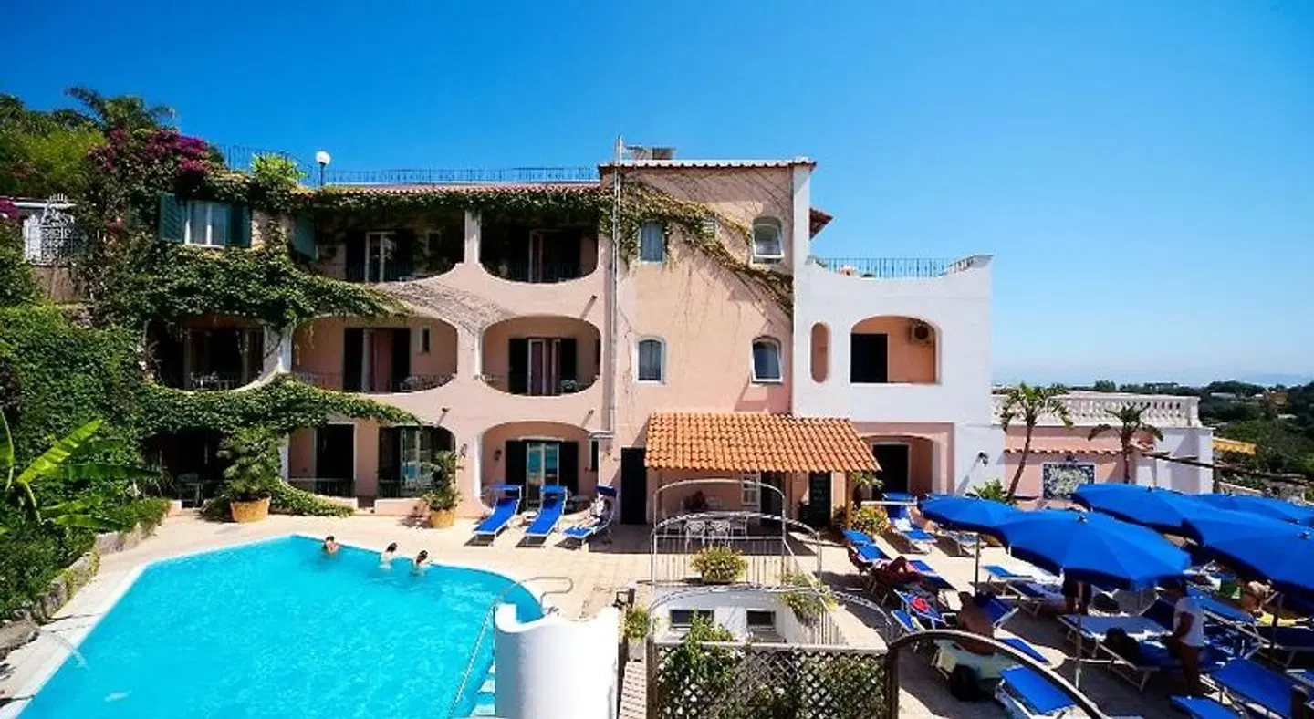 Bellevue Benessere & Relax OUTDOOR_POOL