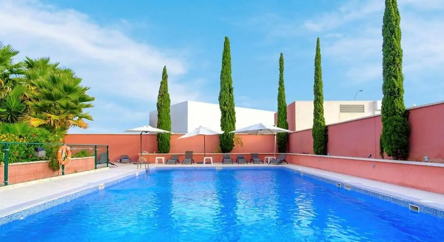 Hilton Garden Inn Malaga OUTDOOR_POOL