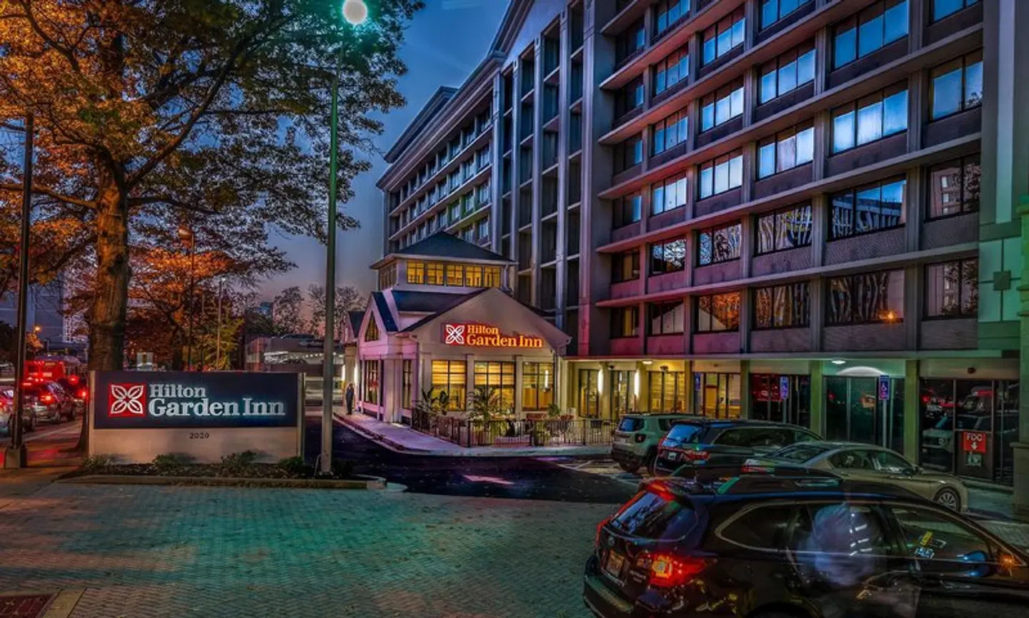 Hilton Garden Inn Reagan National Airport EXTERIOR