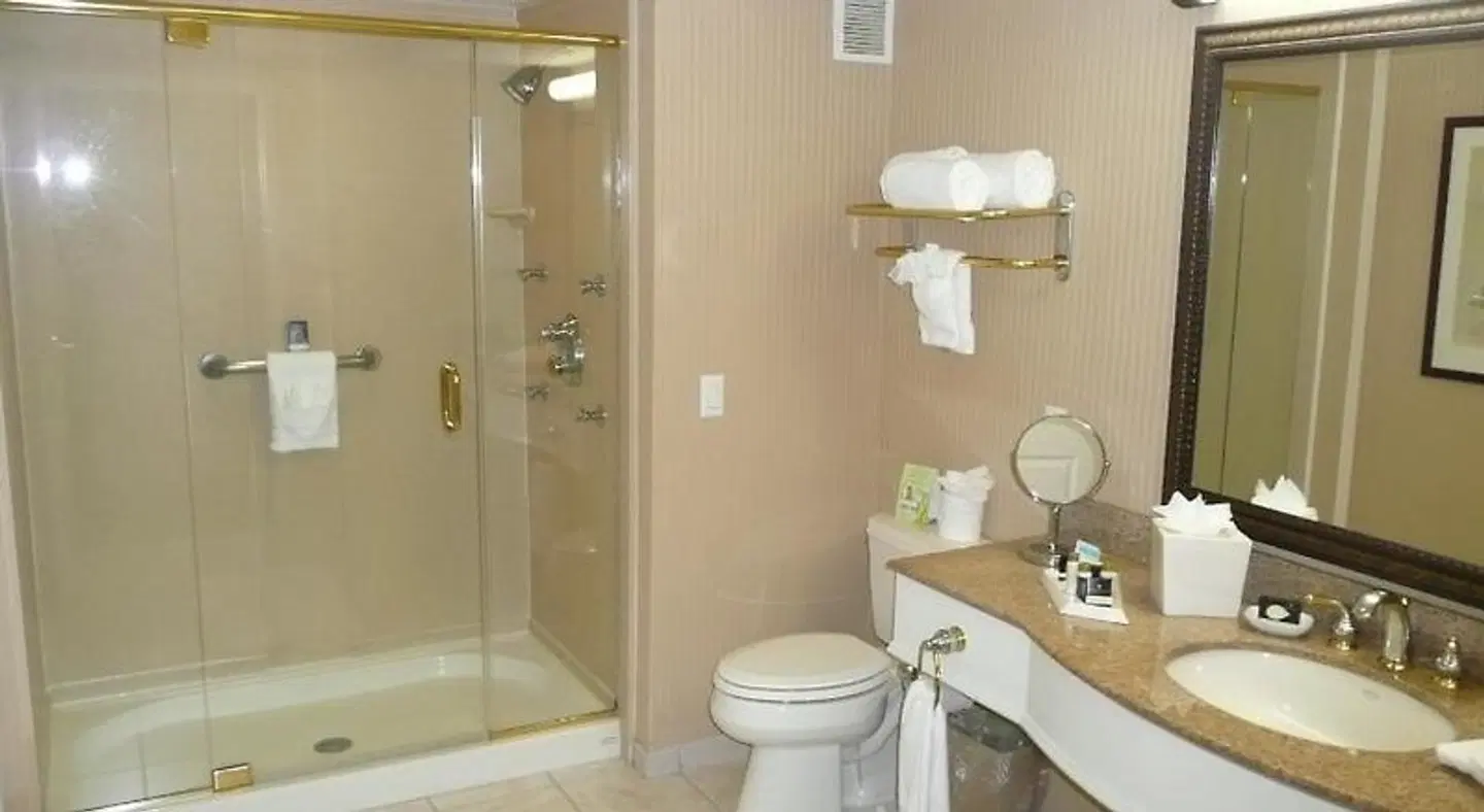 The Wilshire Grand Hotel Badezimmer