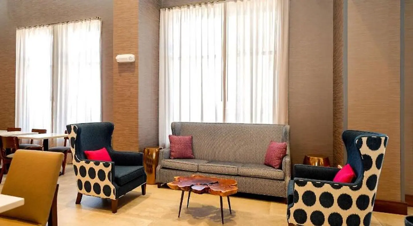 Hampton Inn & Suites Aurora South LOUNGE_LOBBY
