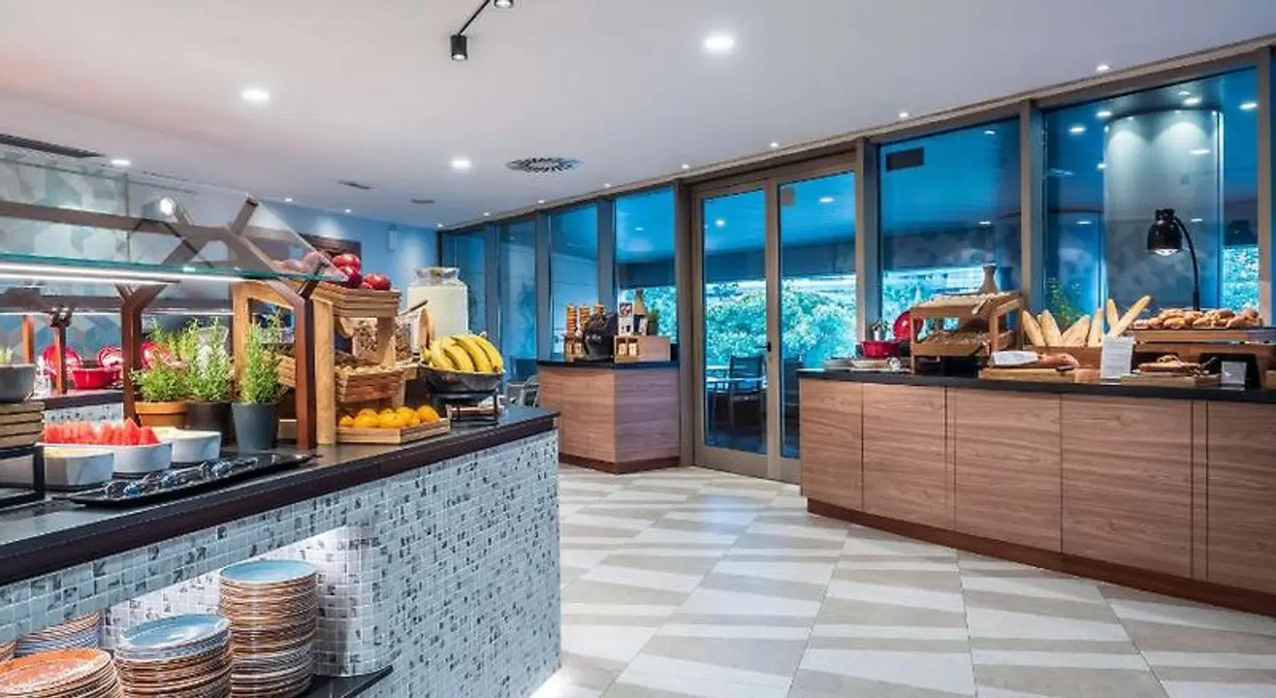 Hilton Diagonal Mar Barcelona Bar