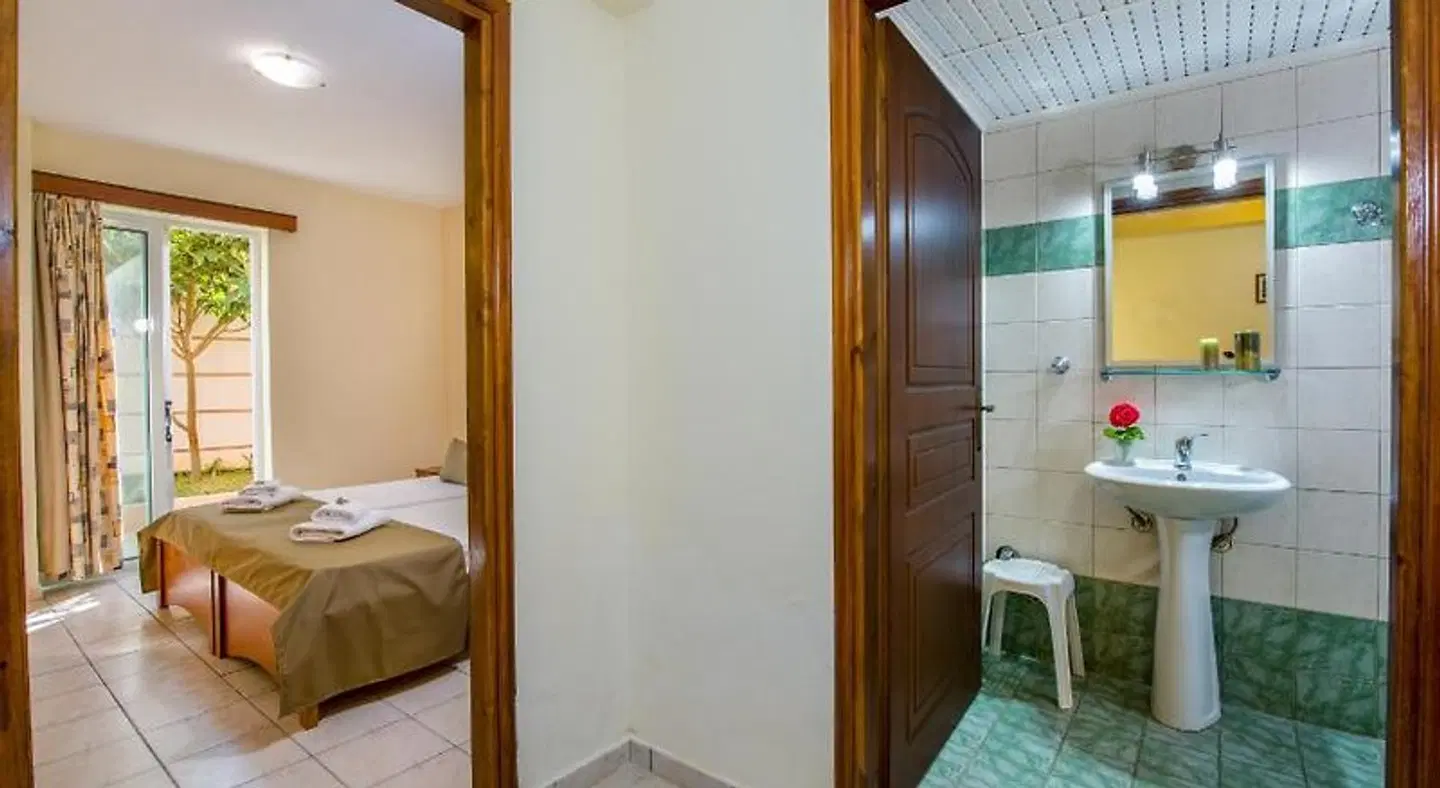 Dias Hotel Apartments Badezimmer