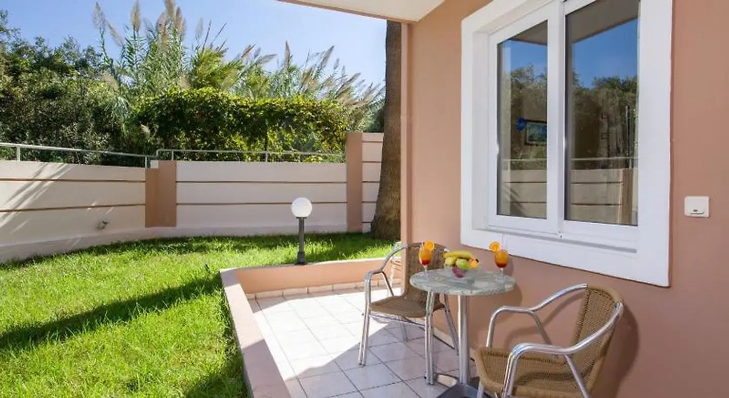 Dias Hotel Apartments Terrasse