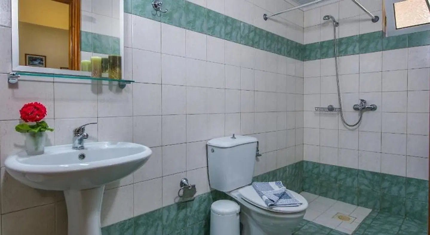 Dias Hotel Apartments Badezimmer