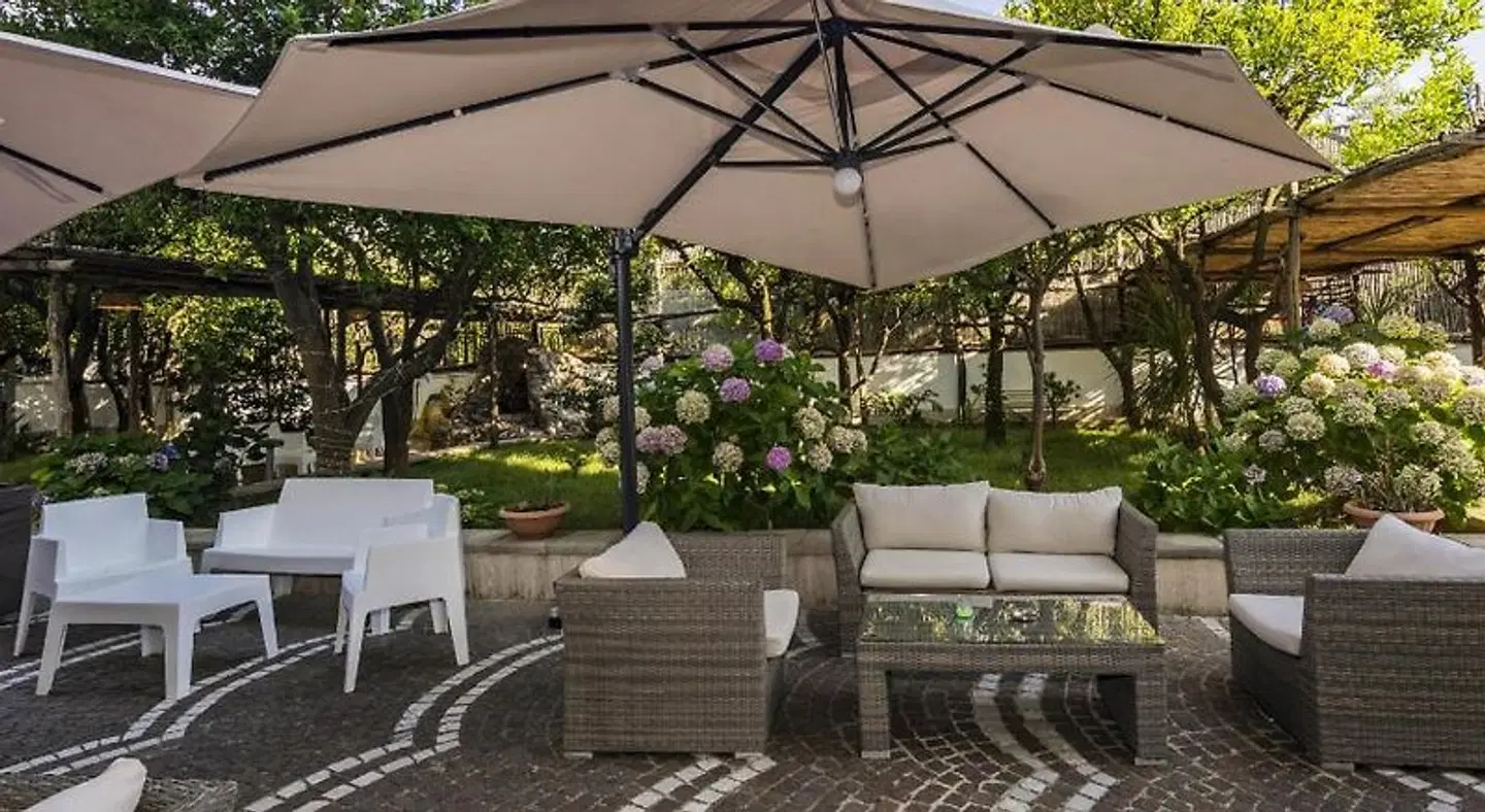 Sisters Hostel Terrasse