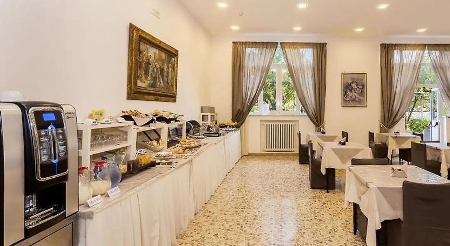 Sisters Hostel Restaurant