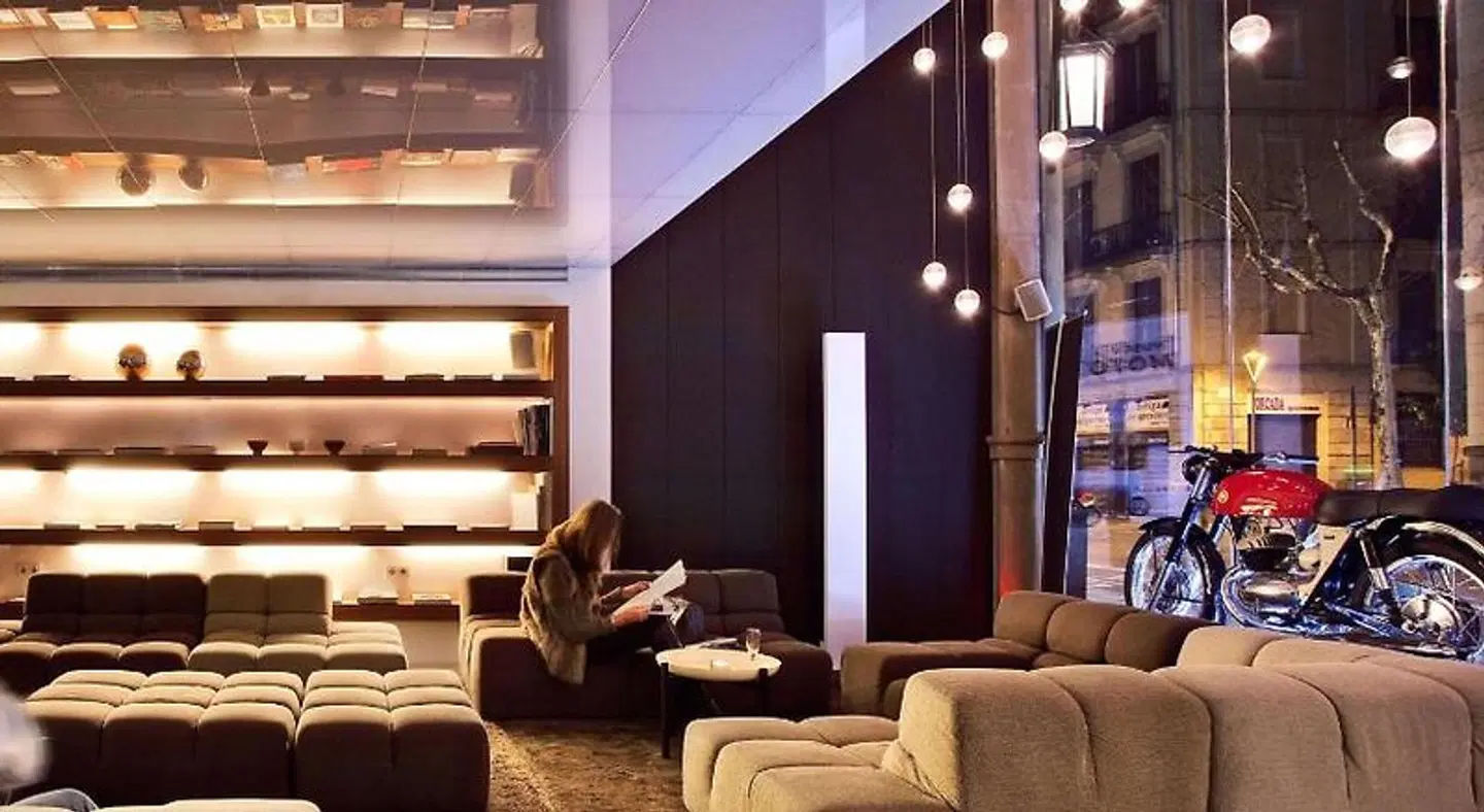 Alexandra Barcelona, Curio Collection by Hilton LOUNGE_LOBBY