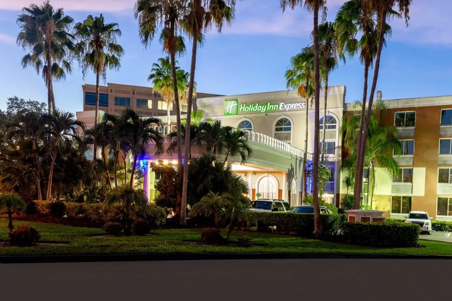 Holiday Inn Express Miami Airport Doral Area by IHG EXTERIOR